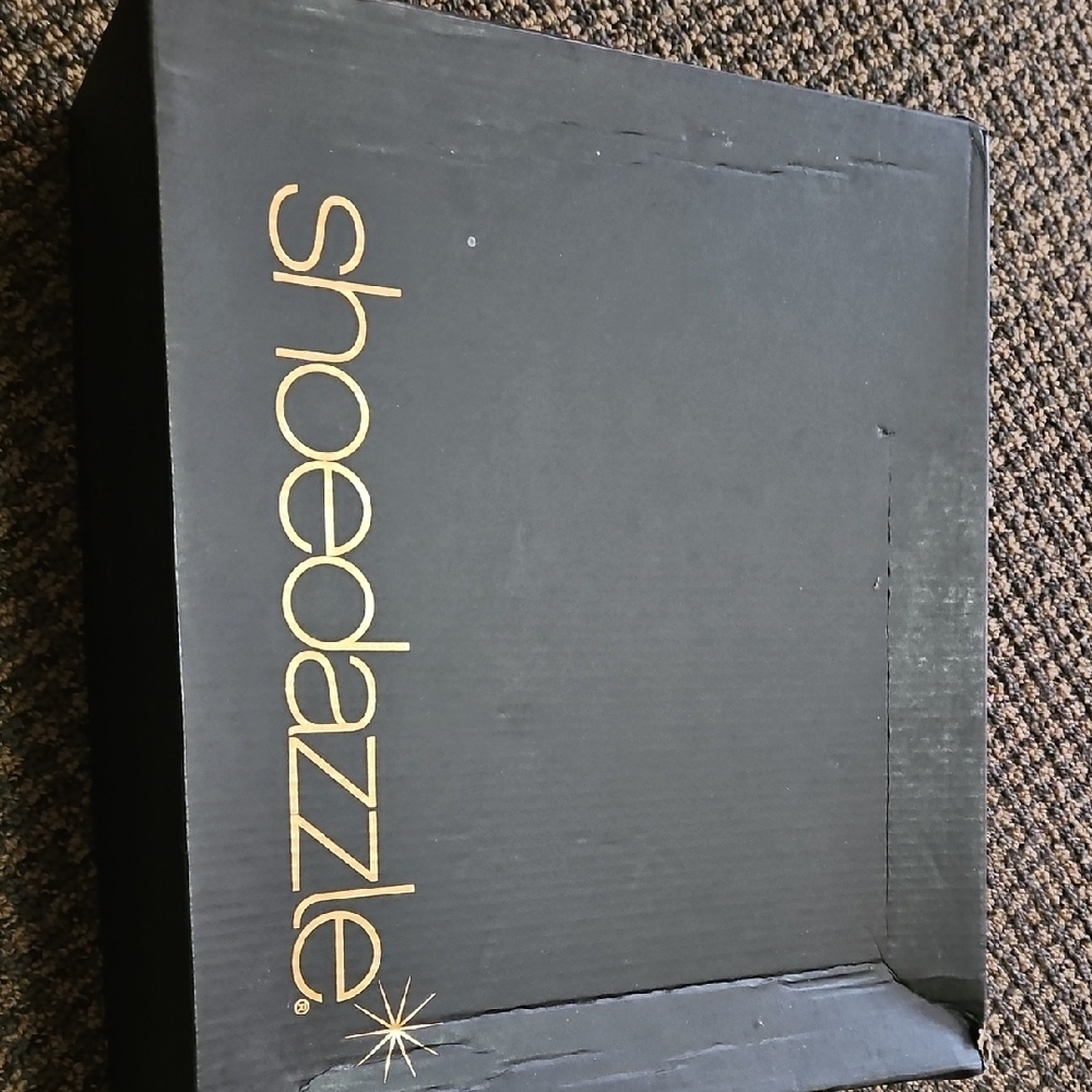 Shoe Dazzle BIEGE WEDGE WITH BLING